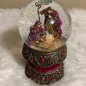 Snow Globe Nativity Musical